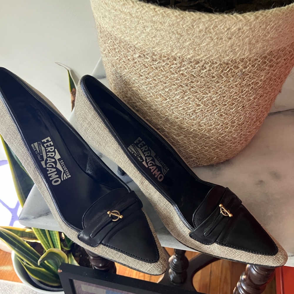 Vintage Ferragamo kitten heels, size 7.5 - Picture 2 of 5